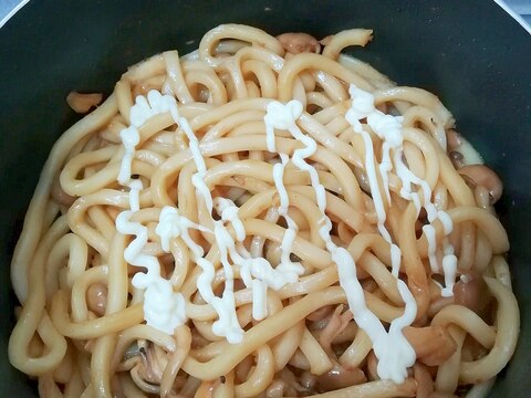 こがししょうゆ風味★しめじの焼きうどん